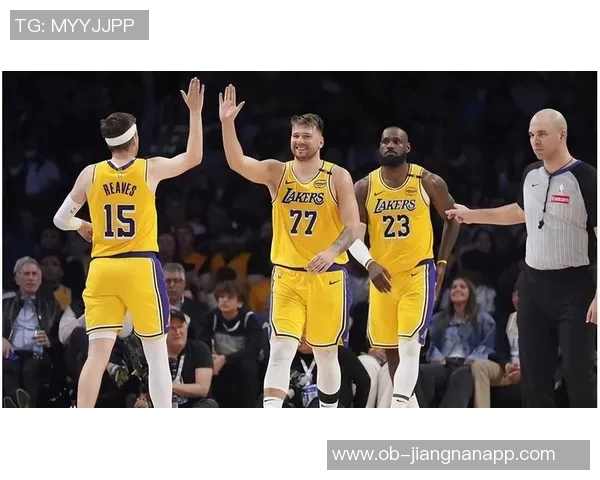 东契奇与詹姆斯联手助力混合双打进攻升级老詹迎来职业生涯最轻松赛季